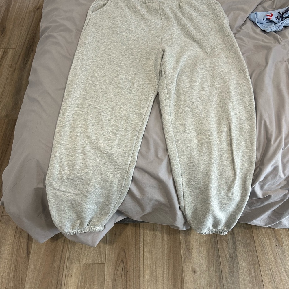 Woman’s Gray Sweatpants